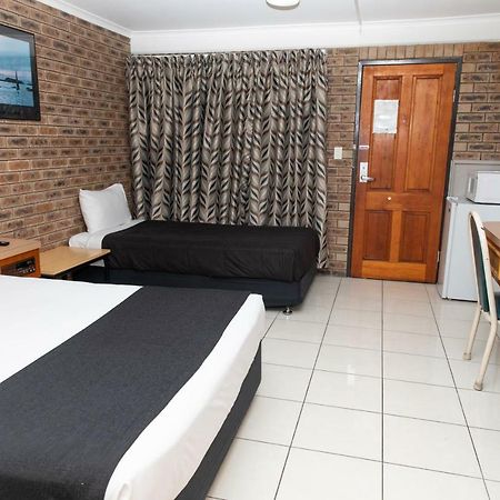 Lantern Motor Inn Маккай Экстерьер фото